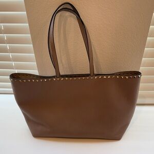 Valentino Rockstud Grainy Tote in Poudre